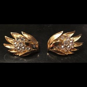 Trifari Gold-tone setting clip-on Earrings